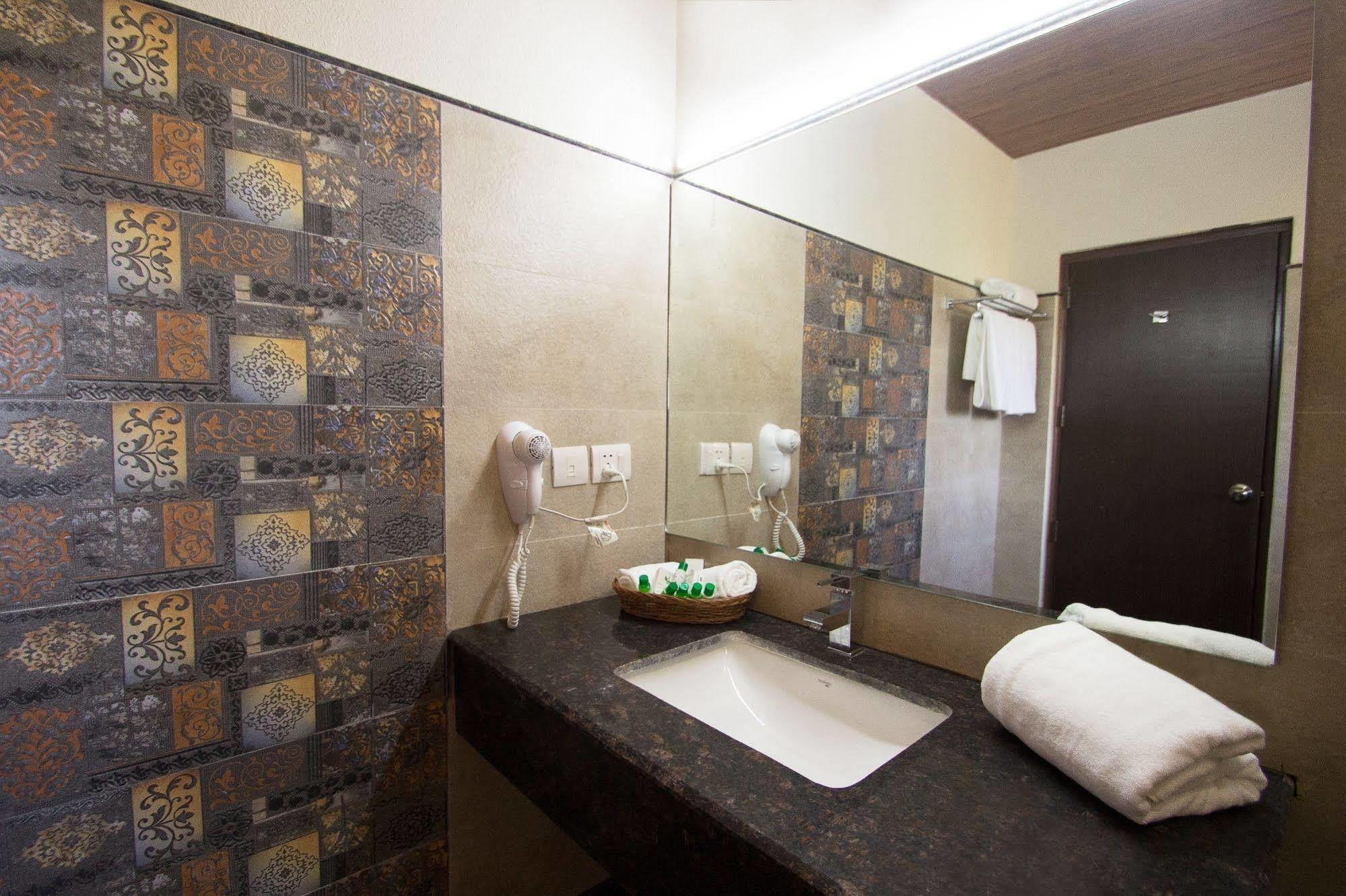 One Earth Royale Boutique Hotel Mussoorie Eksteriør billede